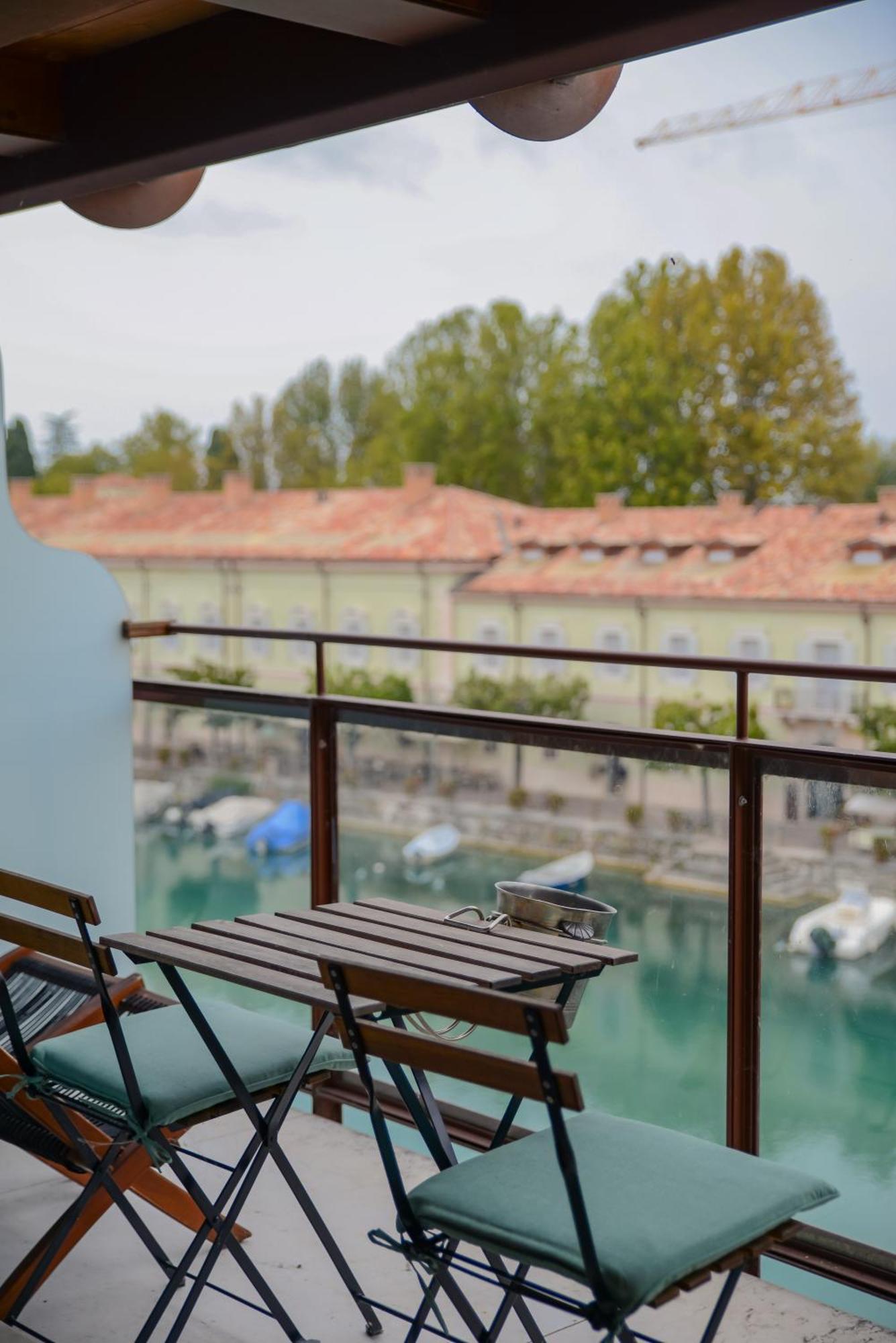 Cabanon Urban Apartments Peschiera del Garda Exterior photo